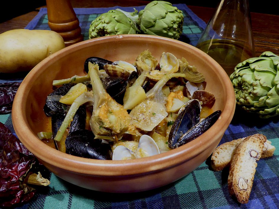 Alcachofas con mejillones y romesco
